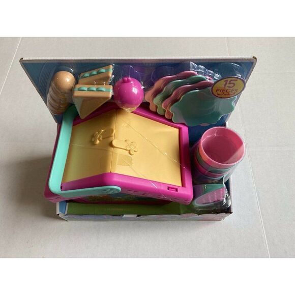 PEPPA PIG'S Let’s Have A Picnic Set 15 Pieces Basket Service For 4 Toy New - Picture 2 of 9